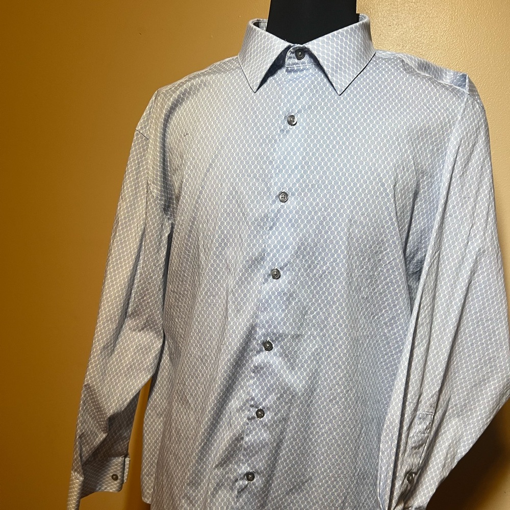 Alfani LS dress shirt shows no wear excellent condition.